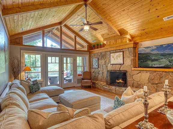3rd image of 228 Country Club Dr