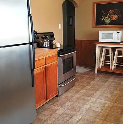 4th image of 1085 Westover Dr SE