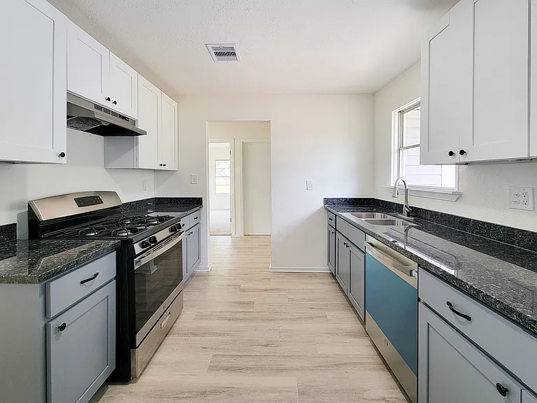 301 Cypress St — Photo 20