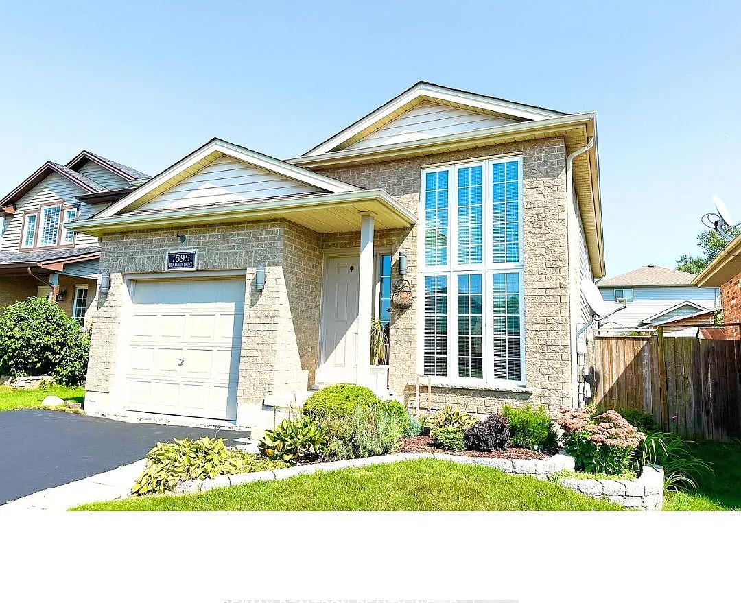 4 bed, $4,700 — Photo 1