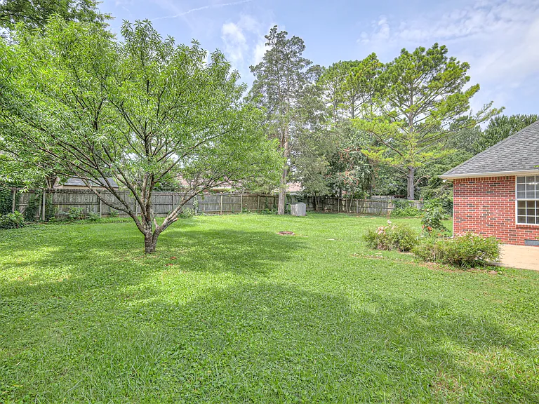 405 Sandi Ct — Photo 36