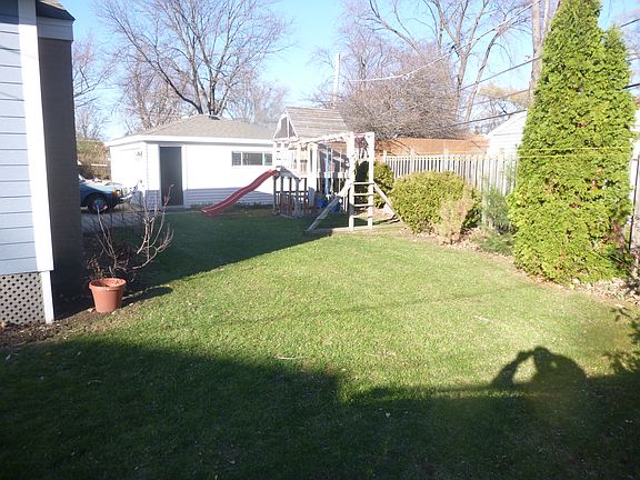 2nd image of 624 E Clarendon Ave