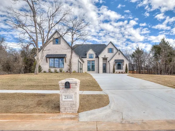 2310 Crossover Ct, Edmond, OK 73034