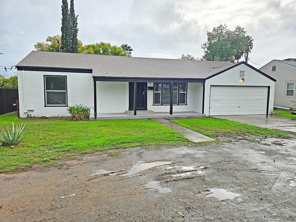 1st image of 216 E Ashlan Ave