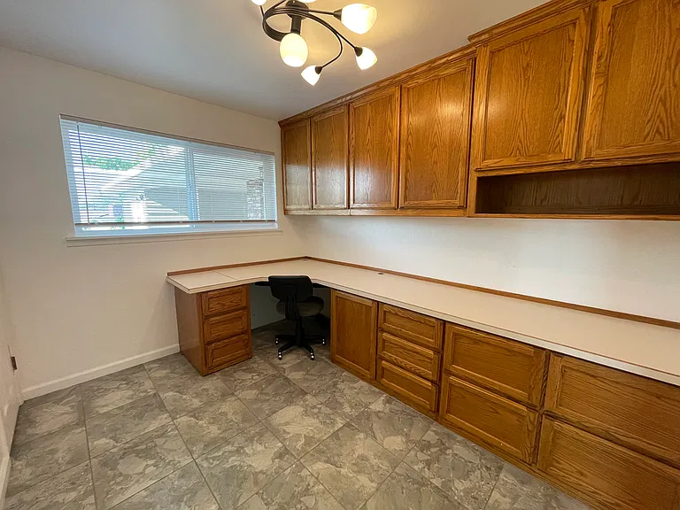 48 Edgemont Dr — Photo 3
