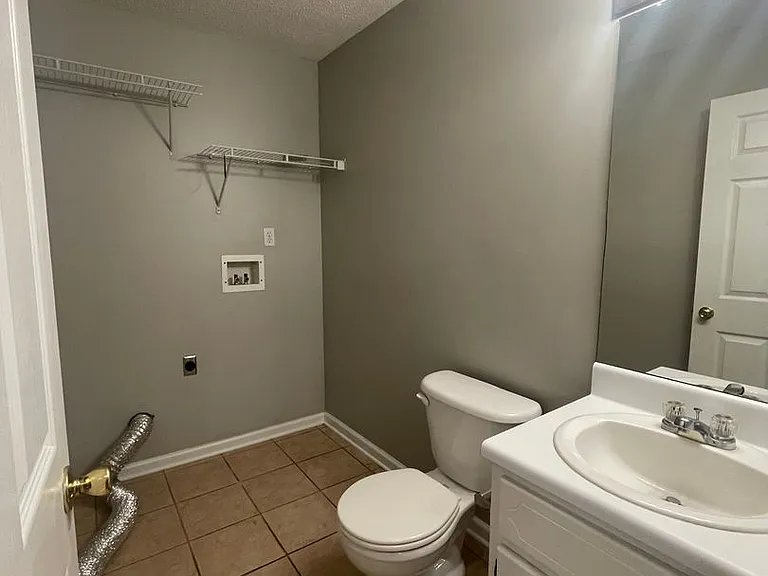 152 Woodmere Dr — Photo 3