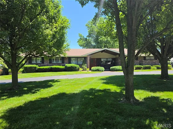 9174 Birch Tree Ln, Saint Louis, MO 63126