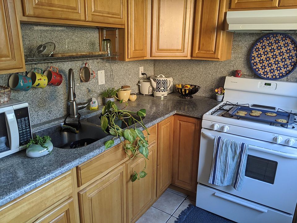 1st image of 123 W William St Unit 1