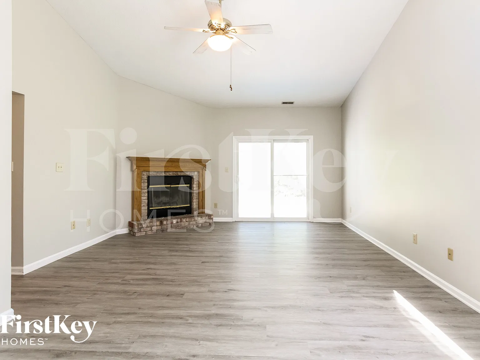3 bed, 2.0 bath, 1338 sqft, $2,080 — Photo 2