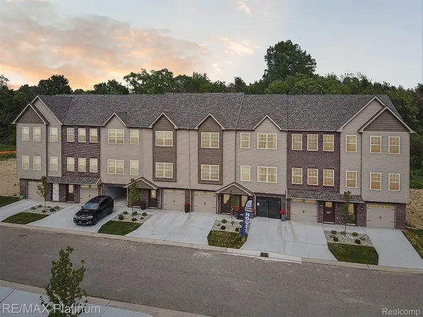 2237 Knotty Pine Knotty Pine Ln, Howell, MI 48855