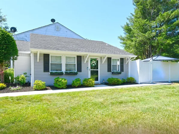 10 Gettysburg #1, Coram, NY 11727