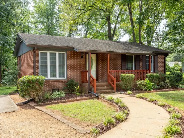 945 W 2nd St, Chase City, VA 23924