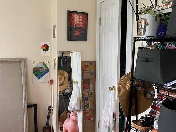 4th image of 1240 Putnam Ave #301