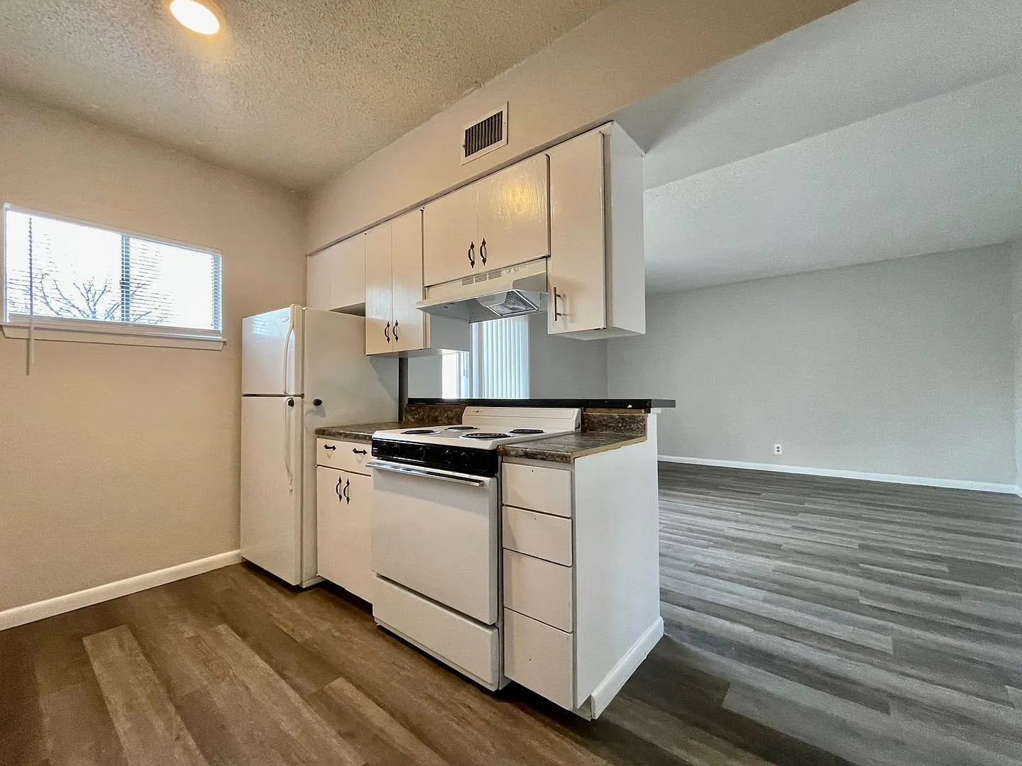 126 Scott St — Photo 4