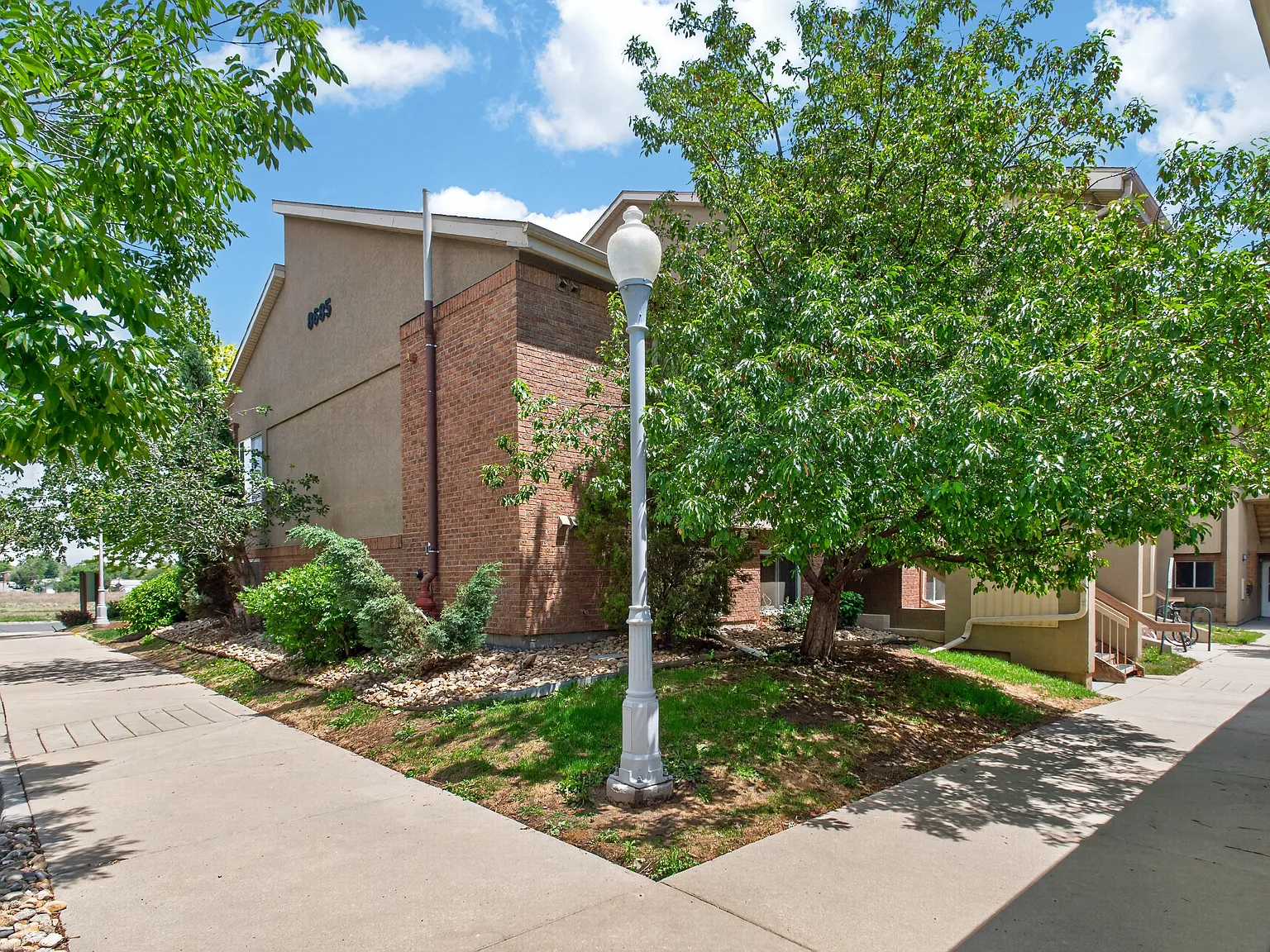 2 bed, 1042 sqft, $2,000 — Photo 3
