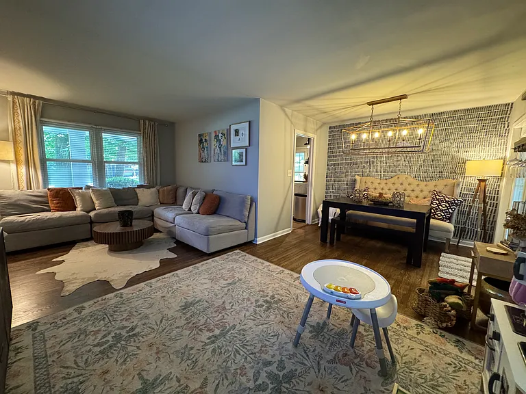 2571 Warwick Cir — Photo 8