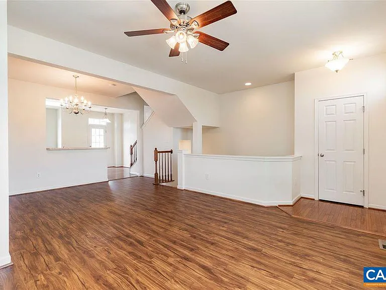 2138 Lockwood Dr — Photo 4