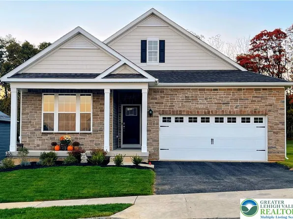1490 Dresden Dr, Breinigsville, PA 18031