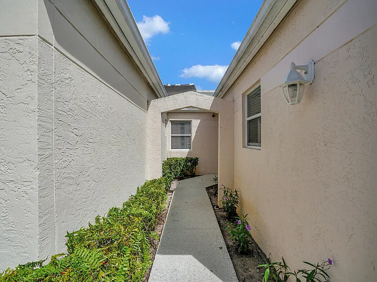 1022 Island Manor Dr — Photo 29