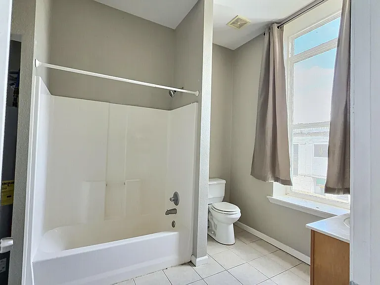417 E Spring St #B — Photo 6