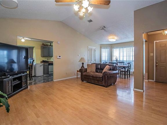 3rd image of 2809 Lofland Ln