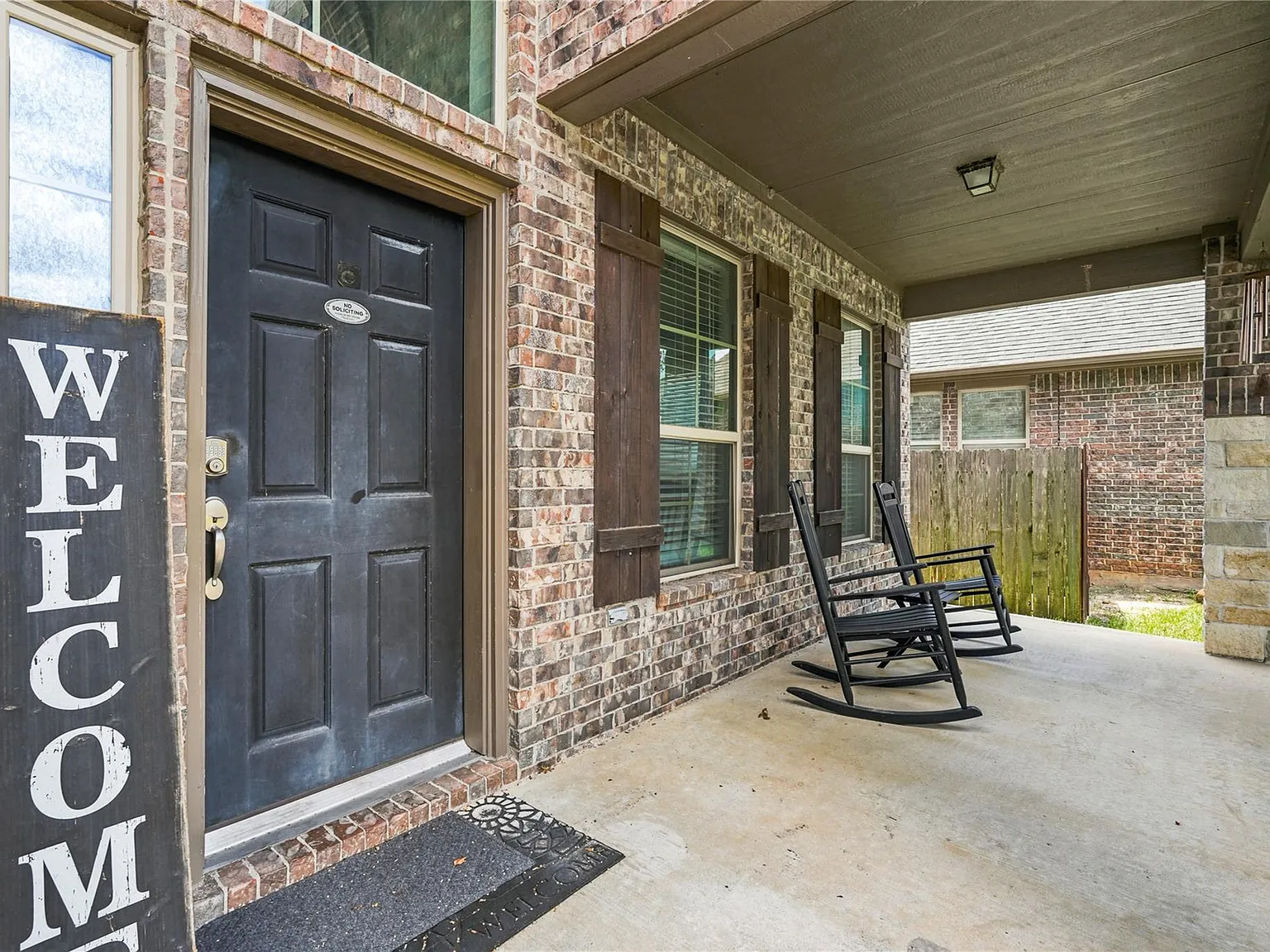 4 bed, 3.5 bath, 3933 sqft, $4,200 — Photo 3