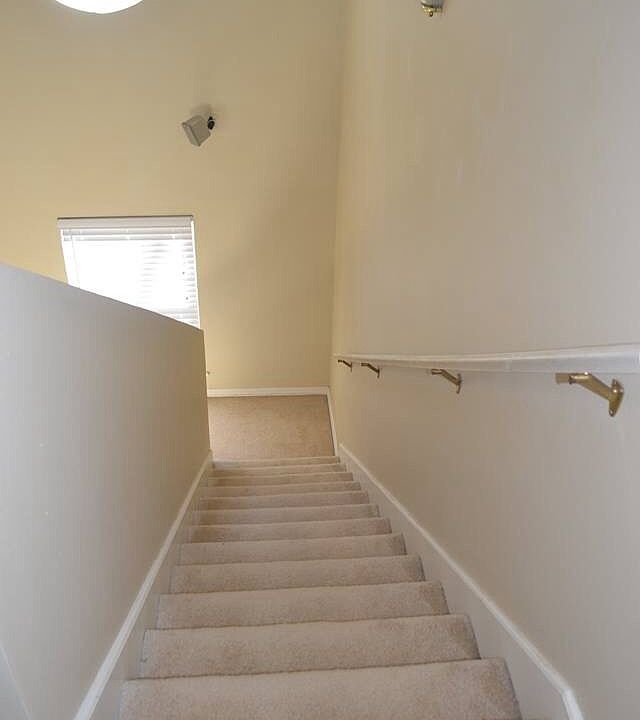 1st image of 356 Rosewood Cir