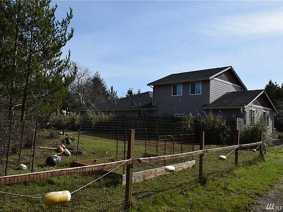 2nd image of 730 Wakina Loop SE