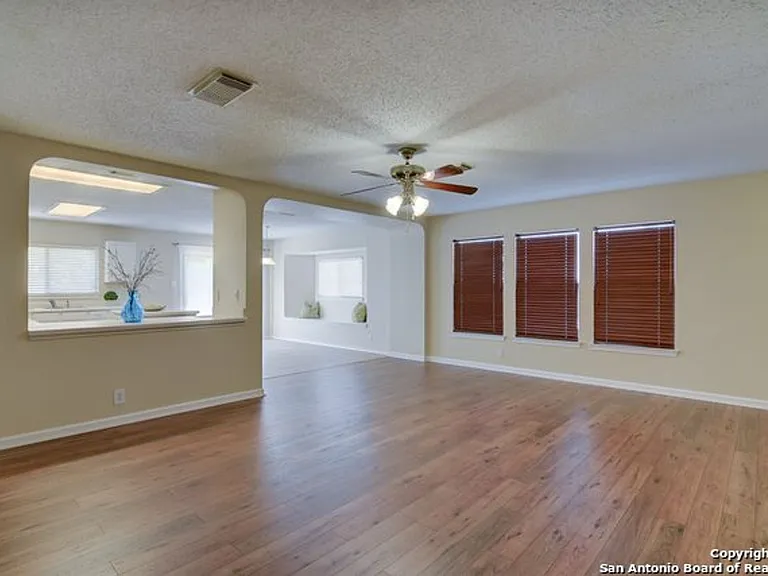9203 Chinon — Photo 3