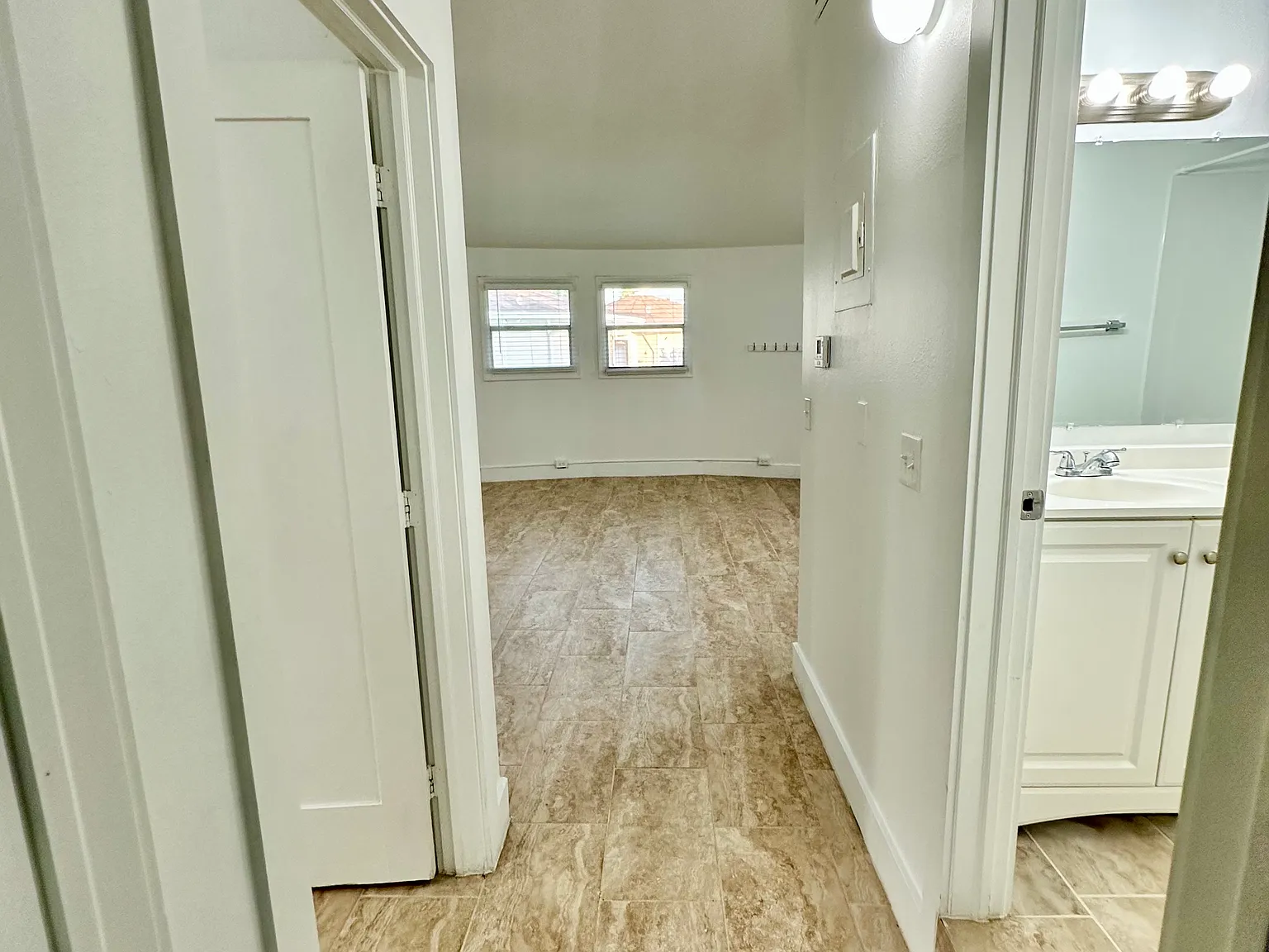 2 bed, 1.5 bath, 1000 sqft, $1,700 — Photo 4
