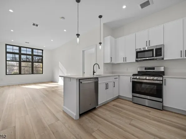 1 Union Ave APT 201, Cresskill, NJ 07626