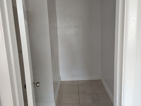 3rd image of 790 NE 128th St APT 305
