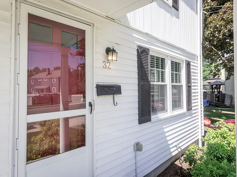 32 Hamilton Rd — Photo 2