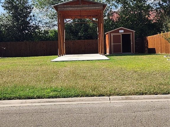 3rd image of 138 Greenway Dr