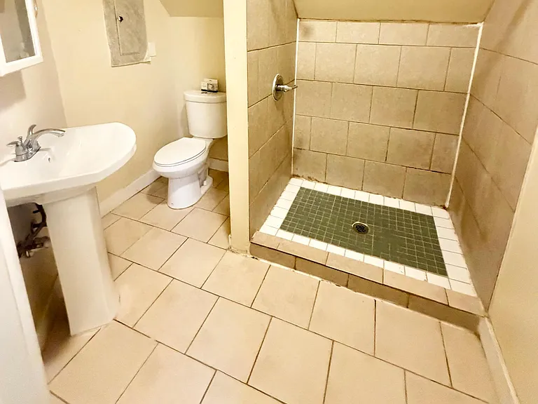 327 Bassett St #2 — Photo 8
