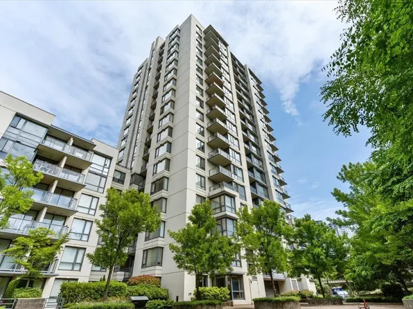 3588 Crowley Dr #1209, Vancouver, BC V5R 6H3