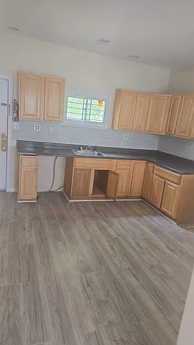 61 Oak Ave Photo 1