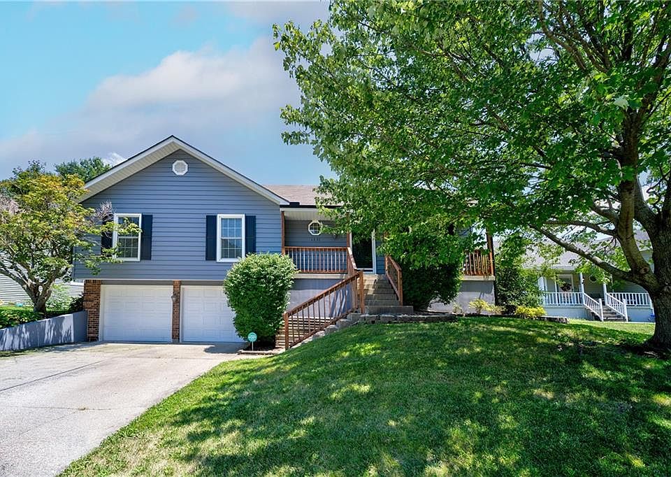 1st image of 1231 NE Deerbrook Cir