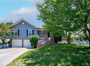 1231 NE Deerbrook Cir, Lees Summit, MO 64086