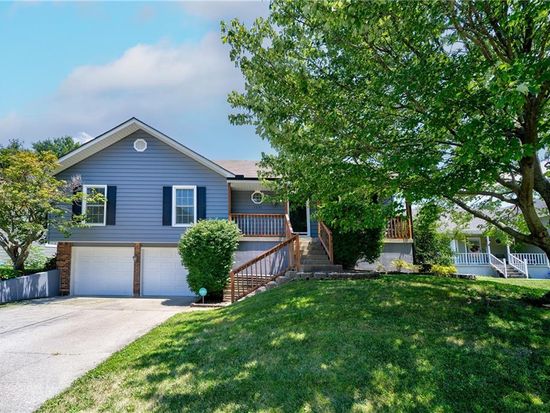1231 NE Deerbrook Cir, Lees Summit, MO 64086