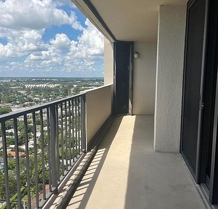 3rd image of 5600 N Flagler Dr APT 2705