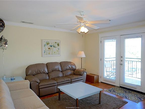 3rd image of 1725 Harvey Mitchell Pkwy S APT 222
