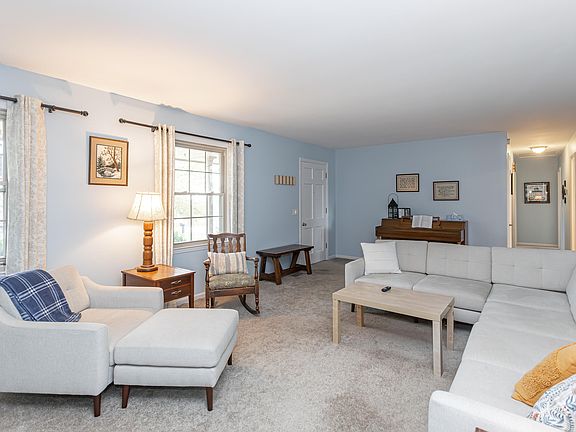 4th image of 2585 Goggin Ln