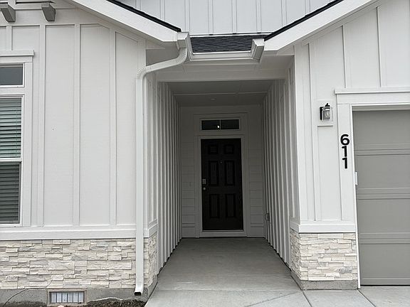 3rd image of 611 W Snowy Owl St