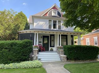 515 Dean St, Woodstock, IL 60098