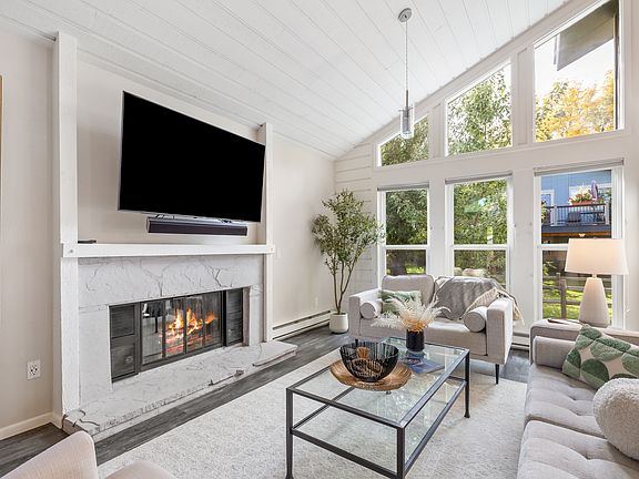 3rd image of 1019 Tantra Park Cir