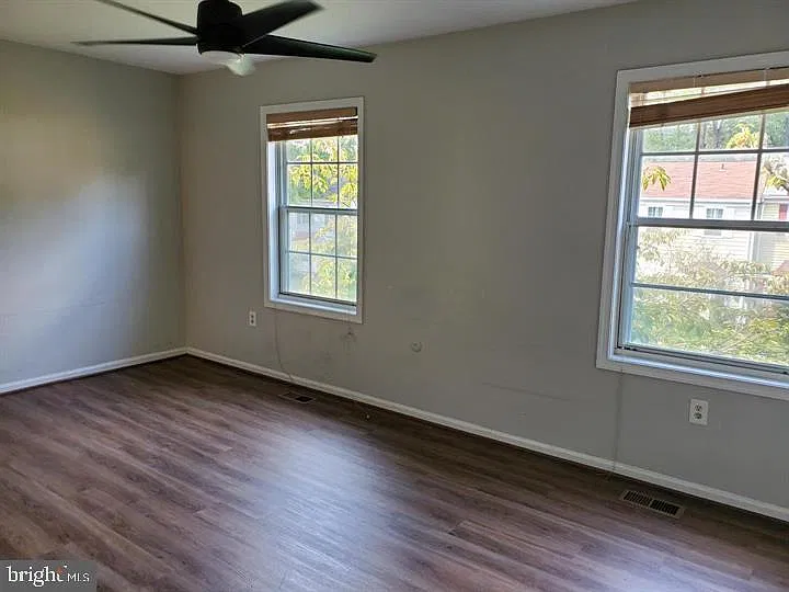 1 bed, 1.5 bath, 1200 sqft, $750 — Photo 2