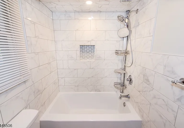 137 E 9th St #1 — Photo 5