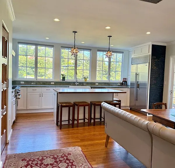 16 Sotelo Ave — Photo 1