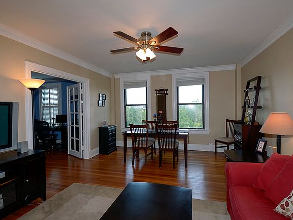 Living/dining area